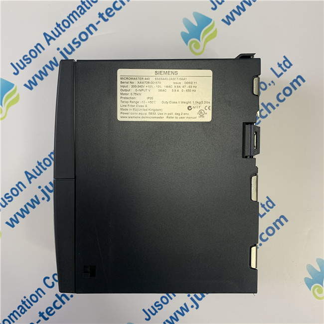 SIEMENS 6SE6440-2AB17-5AA1 MICROMASTER 440 filtro integrado clase A 200-240 V 1 AC + 10 / -10% 47-63 Hz par constante 0,75 kW sobrecarga 150% 60 s